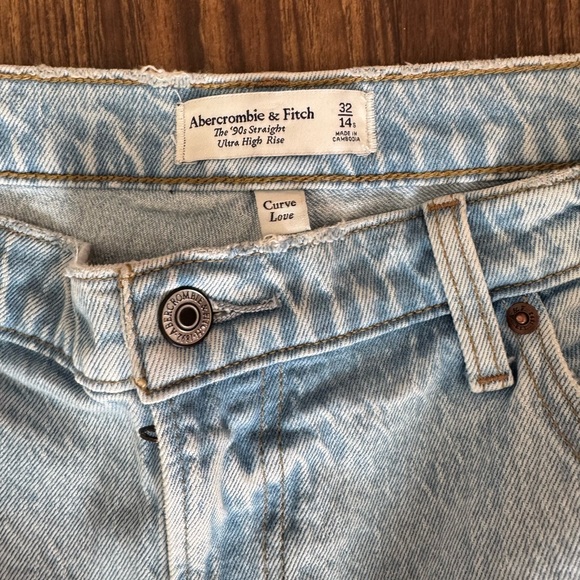 A&F Curve Love Ultra High Rise 90s Straight Jean - Picture 4 of 4